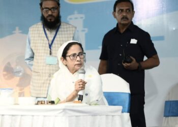 ‘সম্প্রীতি, শান্তি, ঐক্য এটাই আমাদের বার্তা’, ফুরফুরায় মমতা