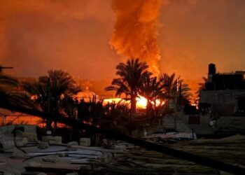 নিরীহ নাগরিকদের হত্যা করে গাজা দখলের চেষ্টা, সেহেরির পূর্বে ইসরায়েলি বোমা হামলা