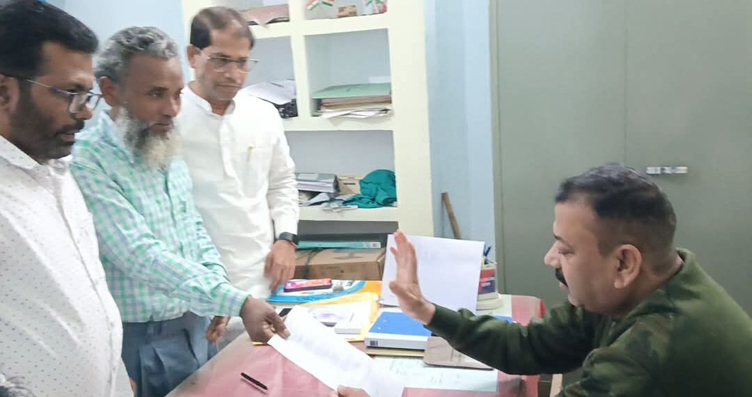 মুসলিম বৃদ্ধকে ট্রেনে চড় ঘুষি! জিআরপিতে অভিযোগ দায়ের করল তৃণমূলের প্রতিনিধি দল