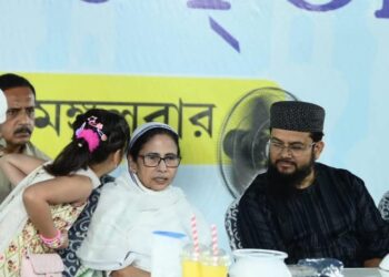 বদলাচ্ছে ফুরফুরার রাজনৈতিক সমীকরণ? ত্বহা নয়’ মুখ্যমন্ত্রির কাছাকাছি কাসেম নাজিমুদ্দিন।