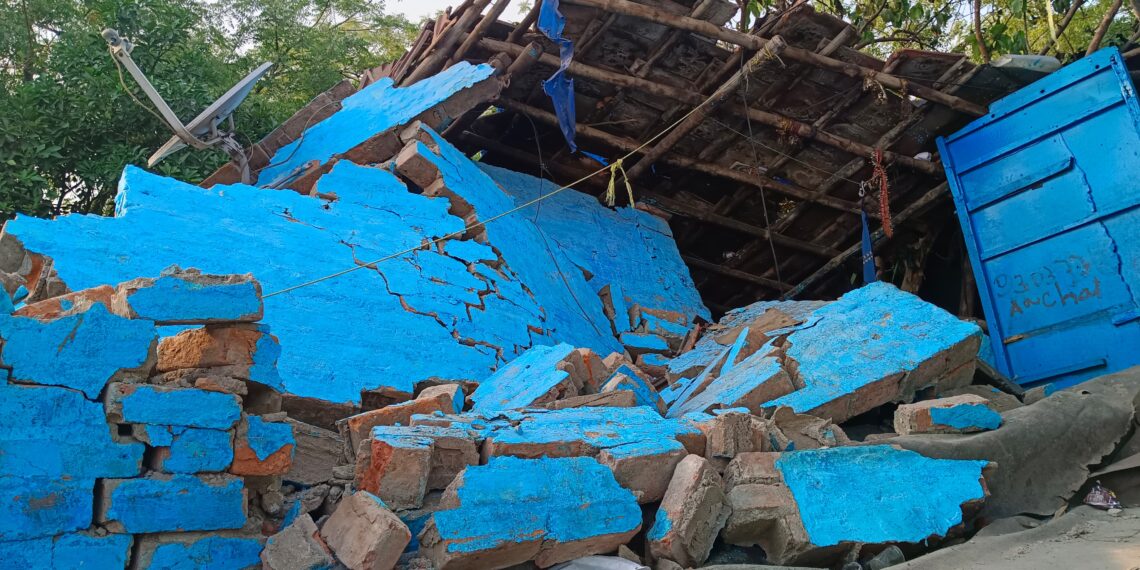 হাওড়ায় ধস-আতঙ্ক! ঘরছাড়া বহু মানুষ, ববির পর গেলেন শুভেন্দু, বচসায়ও জড়ান পুলিশের সঙ্গে