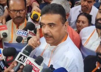 মুসলিম বিধায়কদের চ্যাংদোলা করে রাস্তায় ছুড়ে ফেলব’, বিদ্বেষ ছড়িয়ে ফের বিতর্কে শুভেন্দু