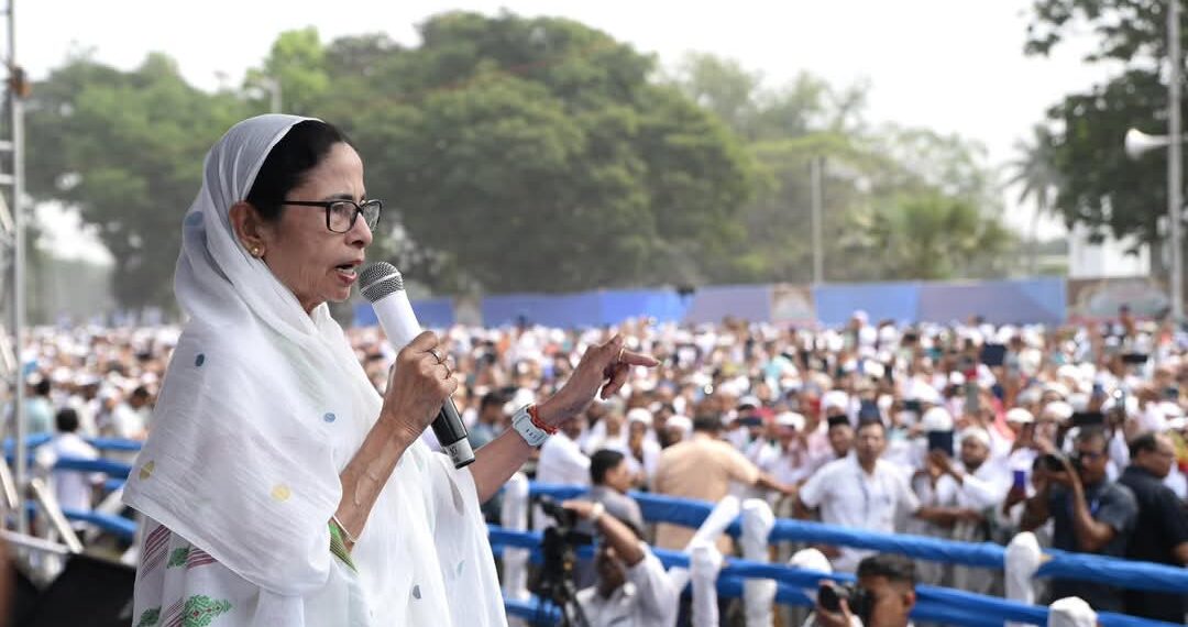 বাংলায় মানবো না ওয়াকফ আইন! পরবর্তী পদক্ষেপ স্থির করতে ইমামদের সঙ্গে বৈঠকে মমতা