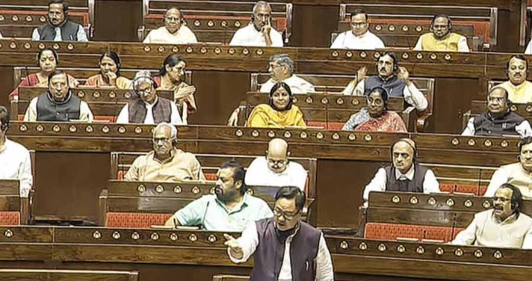 পক্ষে ১২৮ ভোট, বিপক্ষে ৯৫, গভীর রাতে রাজ্যসভাতেও পাশ ওয়াকফ বিল, কেন্দ্র এখন শুধু রাষ্ট্রপতির সইয়ের অপেক্ষায়