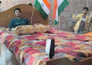 ৩ লক্ষ টাকা জলে, নবাবের ‘চলন্ত খাট’ নিয়ে গিয়েছে পুলিশ! পুরনো ব্যবসায় ফিরলেন মুর্শিদাবাদের যুবক