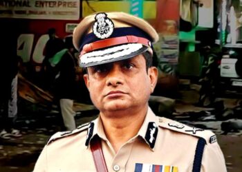 মুর্শিদাবাদের অশান্ত এলাকায় টহল দিচ্ছে কেন্দ্রীয় বাহিনী এবং পুলিশ, ‘পরিস্থিতি নিয়ন্ত্রণে’ বলে জানালেন ডিজি