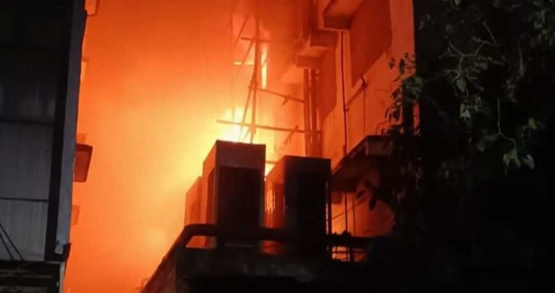 কলকাতার বড়বাজারের হোটেলে অগ্নিকাণ্ডের ঘটনায় মৃত্যু দুই শিশু-সহ ১৪ জনের, চলছে উদ্ধারকাজ, সিট গঠন পুলিশের