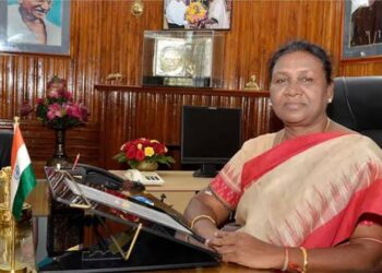 ৪৮ ঘণ্টার মধ্যে রাষ্ট্রপতির সই! বিতর্কিত ওয়াকফ বিল সংসদে ভোটে জেতার পর এ বার আইনে পরিণত