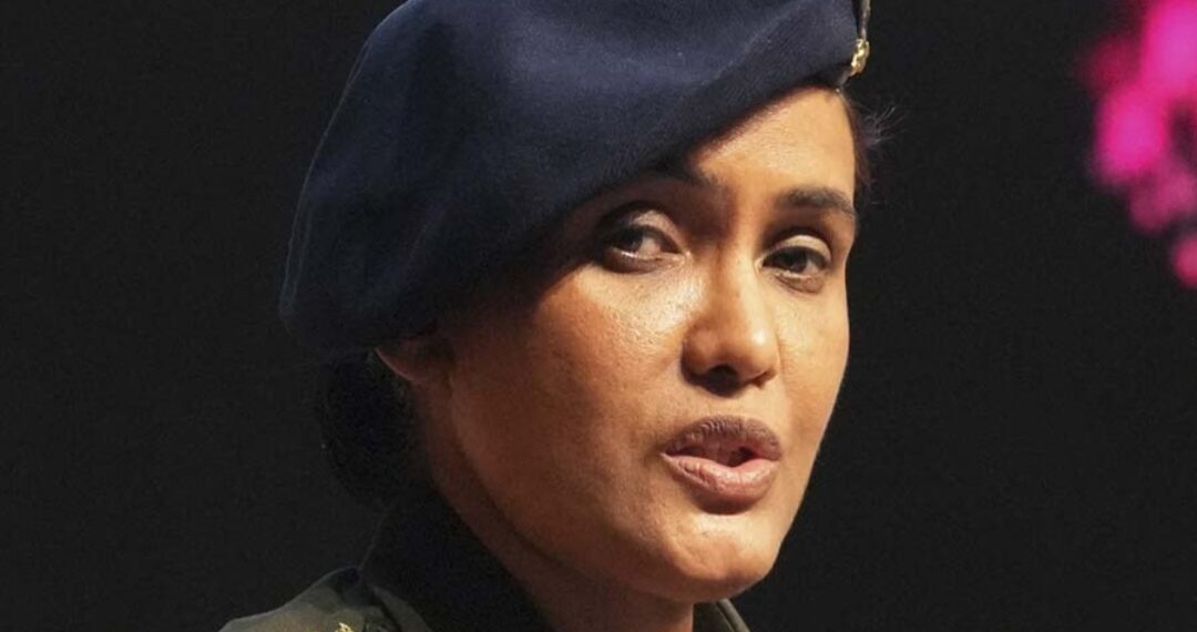 কে এই সোফিয়া কুরেশি? ৩৫ বছরের অফিসার নজির তৈরি করেছেন এর আগেও