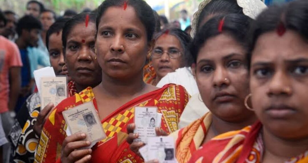 রাজ্যে কি তাহলে চালু হয়ে গেল SIR? ২০০২ সালের ভোটার তালিকা প্রকাশ শুরু করল কমিশন