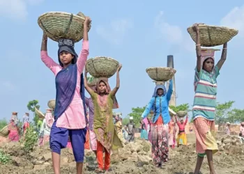 ১০০ দিনের কাজ নিয়ে সুপ্রিম কোর্টেও ধাক্কা খেল কেন্দ্র, হাইকোর্টের রায় বহাল রেখে মামলা খারিজ করে দিল ডিভিশন বেঞ্চ