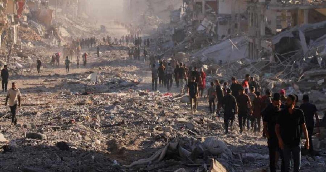 অবশেষে! বিধ্বস্ত গাজ়া থেকে সরতে শুরু করল ইজ়রায়েলি বাহিনী, ট্রাম্পের শান্তি-প্রস্তাব কার্যকর শুরু